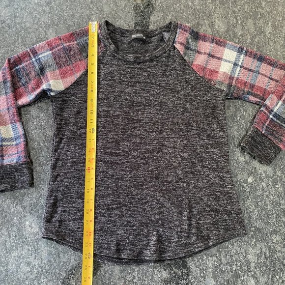 Red Plaid and Charcoal Grey Sweater Size M - Picture 5 of 8